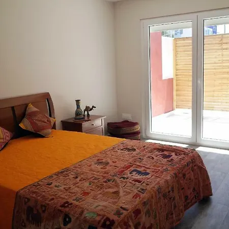 Apartment Lisbon 8 *